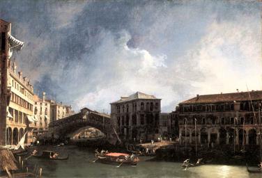 Het Canal Grande in de buurt van de Ponte di Rialto